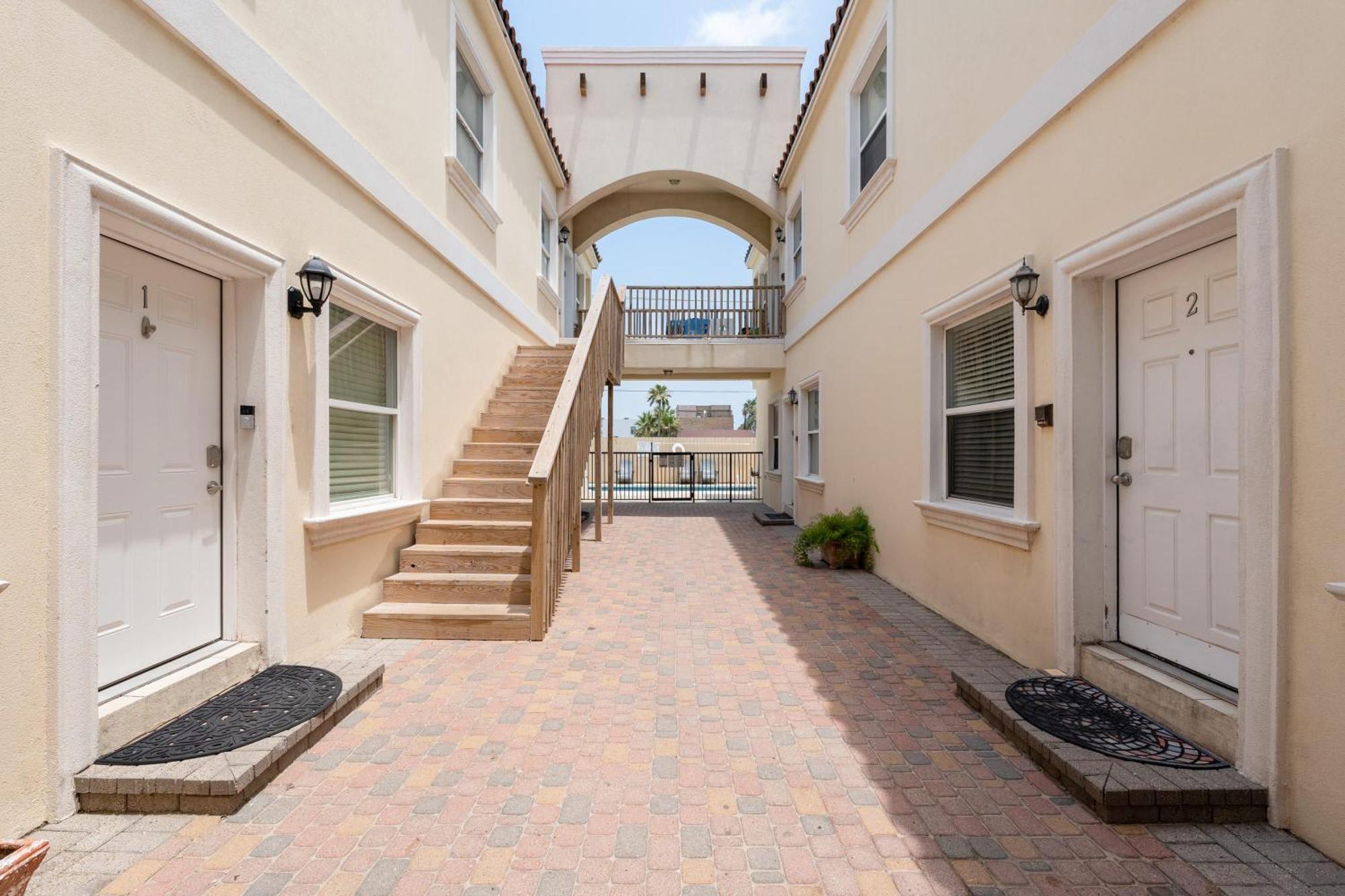 1st Floor 2 Bed 2 Bath W Pool By Ferienhaus South Padre Island